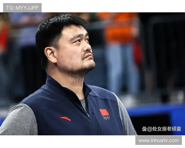 身高虽不及姚明但我依然能在篮球场上展现自我风采